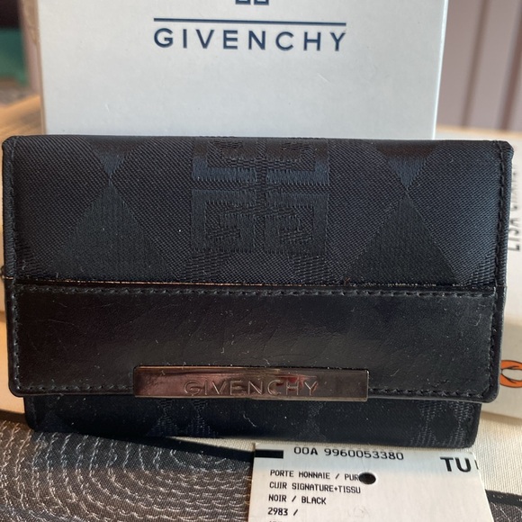 SALE ❤️BNWT ATH GIVENCHY CC wallet - Picture 1 of 10